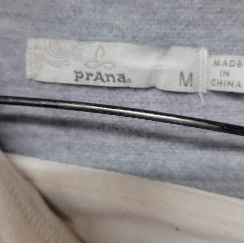 Prana‎ Ladies Gray Pullover Sweatshirt Size Medium - Picture 2 of 4